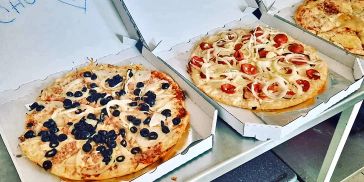 Dvě pizzy o průměru 32 nebo 45 cm podle výběru s rozvozem domů