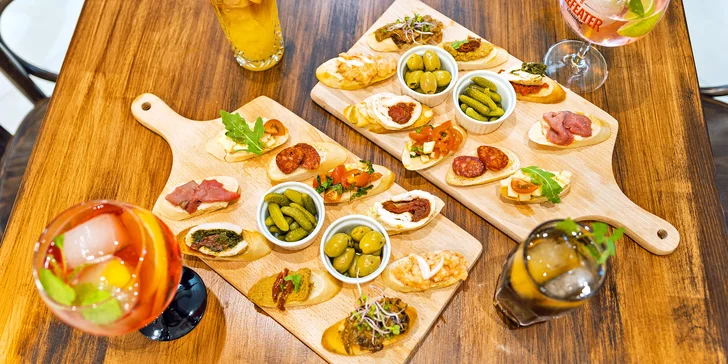 Kousek Korsiky v Ostravě: vychutnejte si tapas pro dva a čtyři míchané drinky