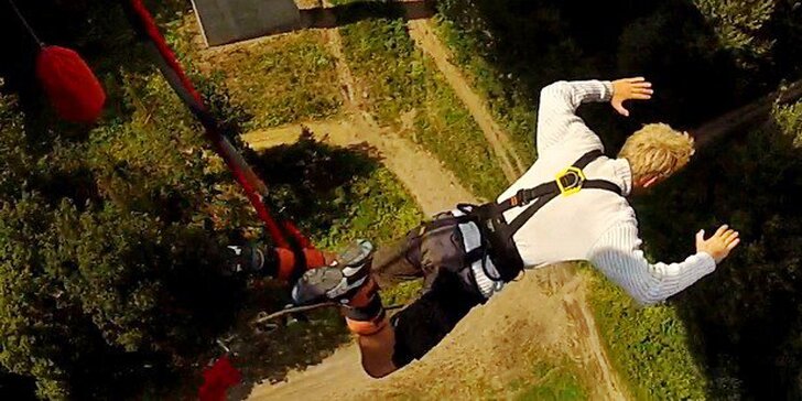 Po hlavě za adrenalinem: extrémní bungee jumping z nejvyššího mostu v České republice