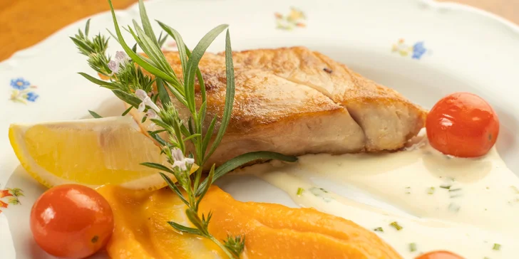 5chodové degustační menu s hlavním chodem podle výběru i privátní spa pro 2 osoby