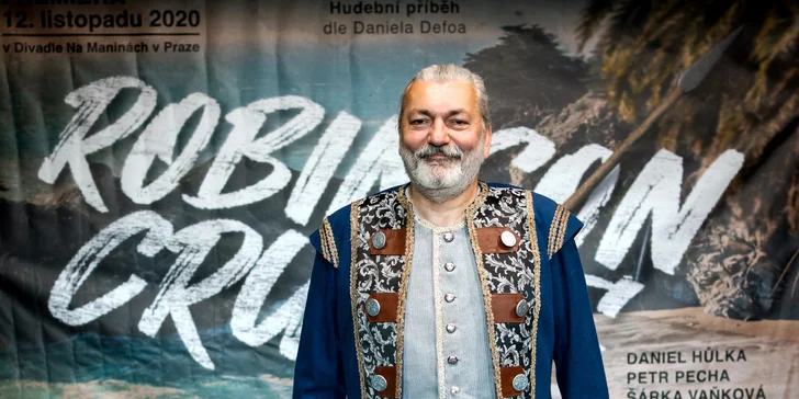 Autobusem na novinku mezi muzikály Robinson Crusoe, po něm setkání s herci