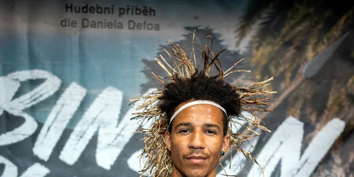 Autobusem na novinku mezi muzikály Robinson Crusoe, po něm setkání s herci