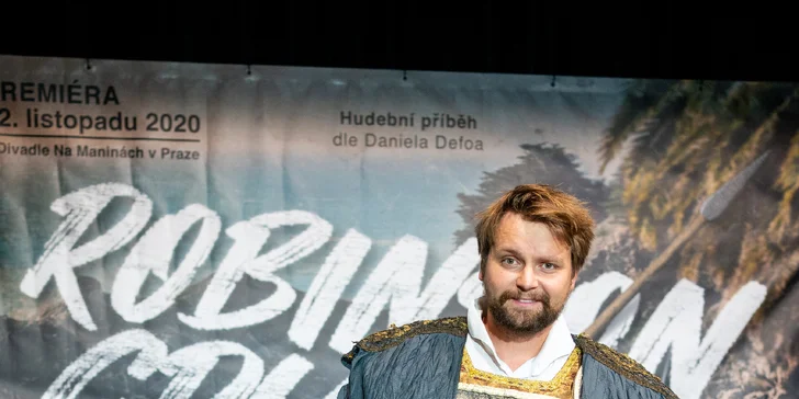 Autobusem na novinku mezi muzikály Robinson Crusoe, po něm setkání s herci