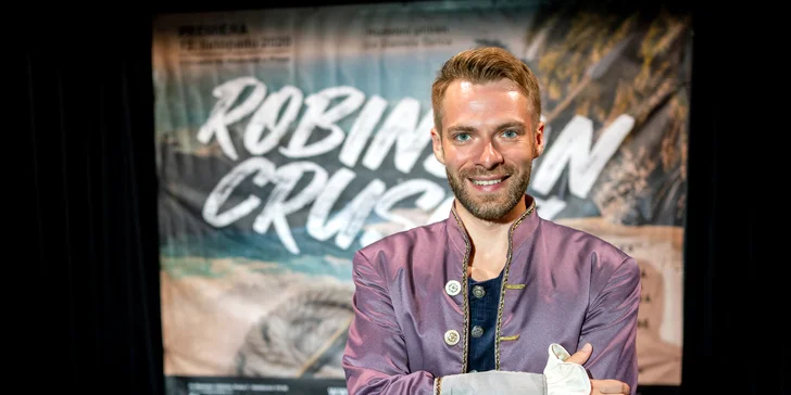 Autobusem na novinku mezi muzikály Robinson Crusoe, po něm setkání s herci