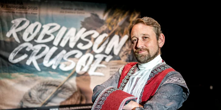 Autobusem na novinku mezi muzikály Robinson Crusoe, po něm setkání s herci