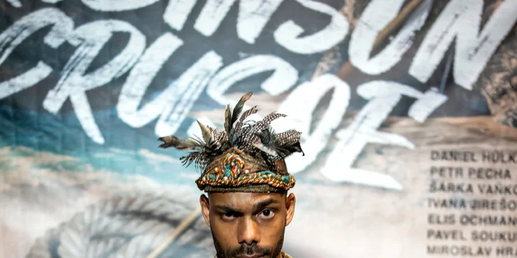 Autobusem na novinku mezi muzikály Robinson Crusoe, po něm setkání s herci