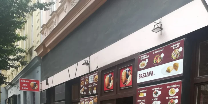 Rychlá svačina: kebab nebo falafel v pita chlebu, tortille, s nudlemi či rýží
