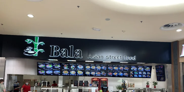 Výběr z menu thajské restaurace: pad thai, tonkatsu ramen i bún bò nam bộ