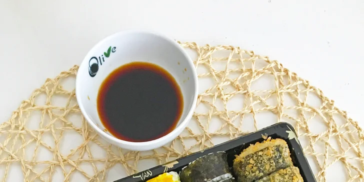 Pestré sushi sety s sebou: 24 nebo až 71 kousků i s polévkou a salátem