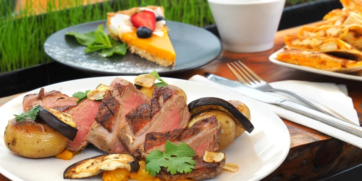 Kuřecí quesadilla, zauzené kachní prso s bramborami a cheesecake s ovocem