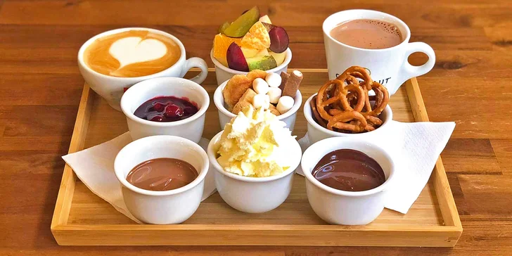 Dobrota v Chocafé: čokoládové fondue s ovocem i marshmallows a 2 horké nápoje podle výběru