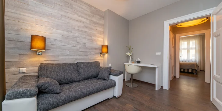 Romantický pobyt u náměstí Republiky: moderní apartmán s oddělenou ložnicí