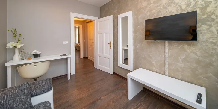 Romantický pobyt u náměstí Republiky: moderní apartmán s oddělenou ložnicí