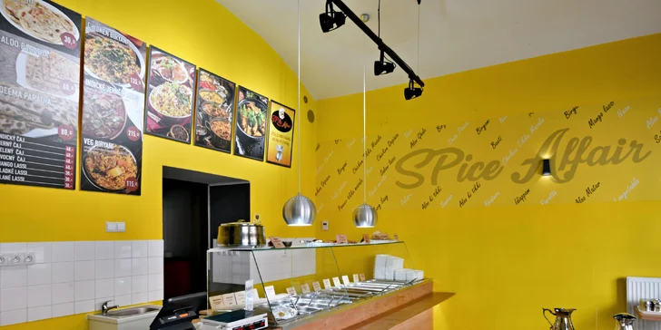 Indické menu: chicken tikka masala nebo butter chicken, tři přílohy, dezert a nápoj pro 1 i 2 osoby