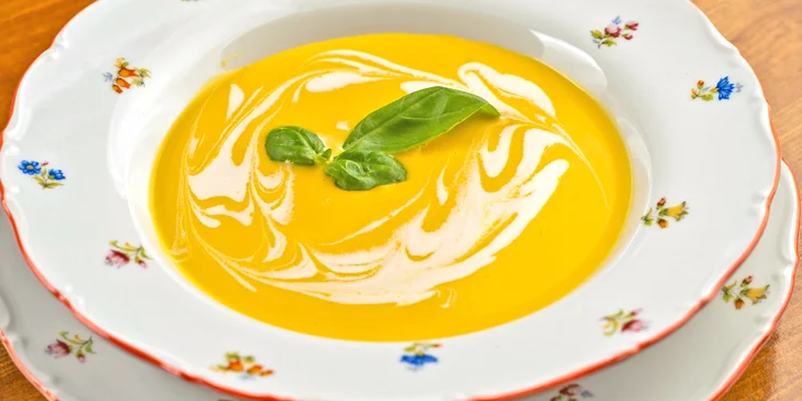 5chodové degustační menu s hlavním chodem podle výběru i privátní spa pro 2 osoby
