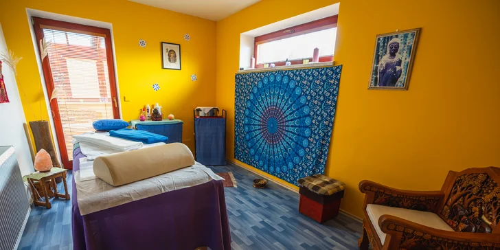 Vysoce relaxační masáž Shirobhjang: 75 min. odpočinku pro záda, šíji a hlavu