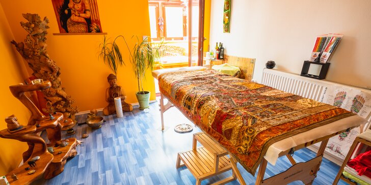 Vysoce relaxační masáž Shirobhjang: 75 min. odpočinku pro záda, šíji a hlavu