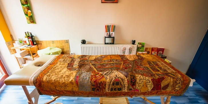 Vysoce relaxační masáž Shirobhjang: 75 min. odpočinku pro záda, šíji a hlavu