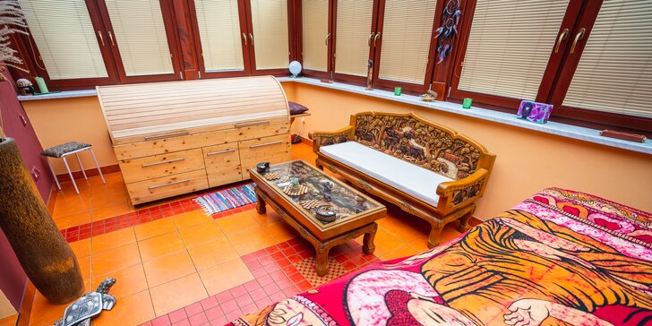 Vysoce relaxační masáž Shirobhjang: 75 min. odpočinku pro záda, šíji a hlavu
