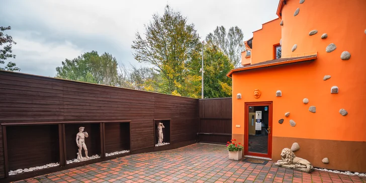Vysoce relaxační masáž Shirobhjang: 75 min. odpočinku pro záda, šíji a hlavu