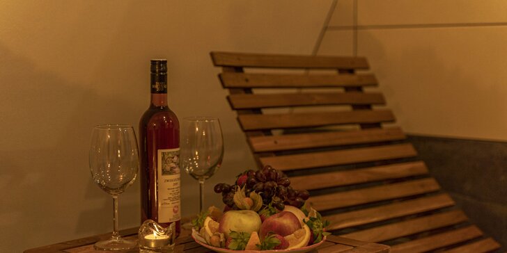 Odpočinek v podhůří Beskyd s degustační večeří, privátním wellness i lahví vína