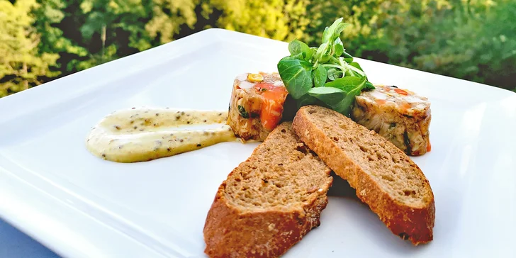 3chodové menu pro 2 v Rajské zahradě s krásným výhledem: panenka nebo králičí stehno