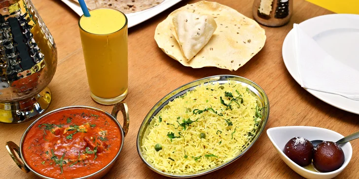 Indické menu: chicken tikka masala nebo butter chicken, tři přílohy, dezert a nápoj pro 1 i 2 osoby