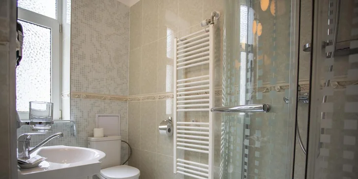 Dovolená v centru Karlových Varů: apartmán se snídaní i kosmetické ošetření