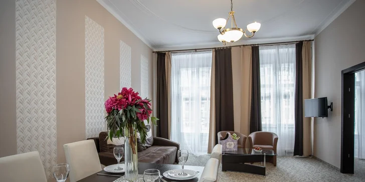 Dovolená v centru Karlových Varů: apartmán se snídaní i kosmetické ošetření