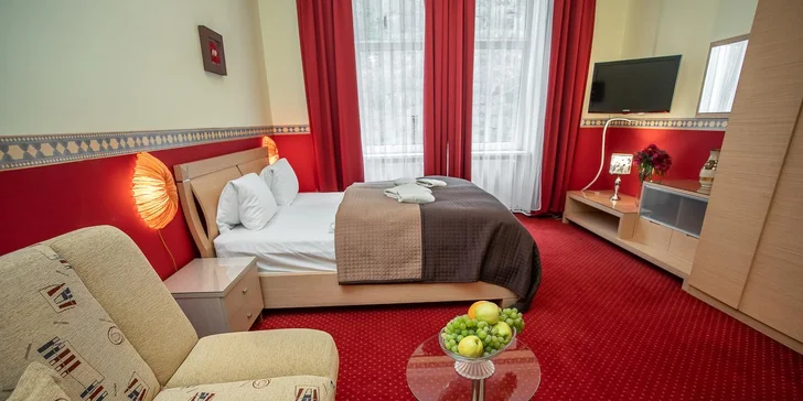 Dovolená v centru Karlových Varů: apartmán se snídaní i kosmetické ošetření