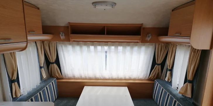 Pronájem karavanu Adria Altea 512DT i s předstanem a markýzou až na 7 dní