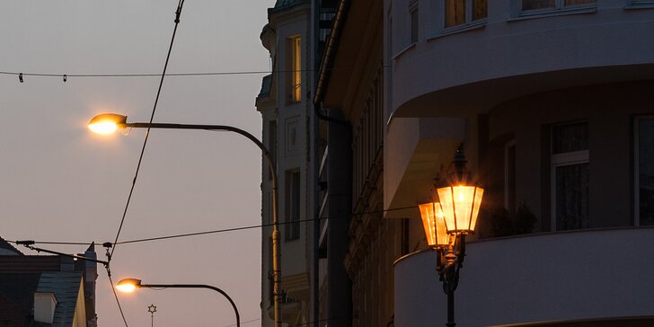 Kurz večerního a nočního fotografování v centru Plzně: teorie i praktické focení