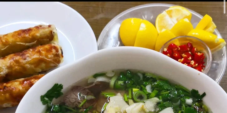 Vietnamské menu pro 1 nebo 2 osoby ve vietnamské tržnici na Olomoucké