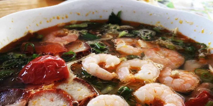 Vietnamské menu pro 1 nebo 2 osoby ve vietnamské tržnici na Olomoucké
