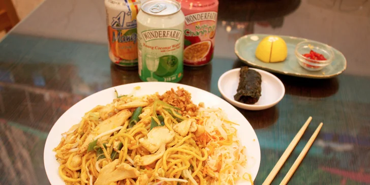 Vietnamské menu pro 1 nebo 2 osoby ve vietnamské tržnici na Olomoucké