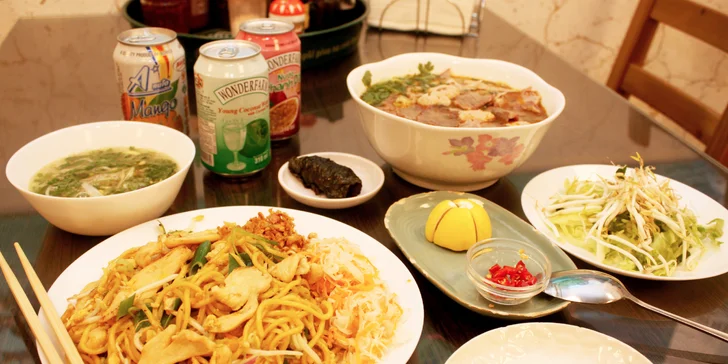 Vietnamské menu pro 1 nebo 2 osoby ve vietnamské tržnici na Olomoucké