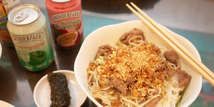 Vietnamské menu pro 1 nebo 2 osoby ve vietnamské tržnici na Olomoucké