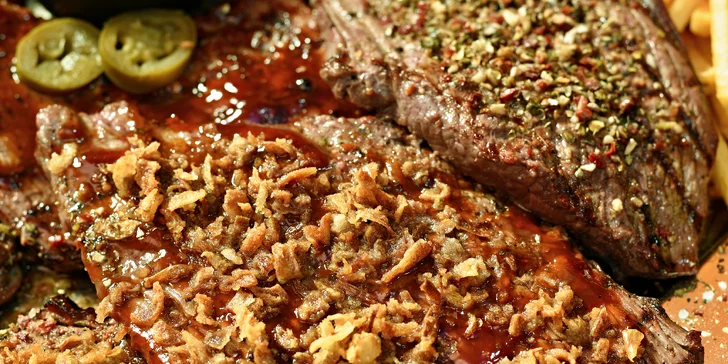 Masové menu na Malé Straně: argentinský hovězí top side steak na 3 způsoby, přílohy a omáčky