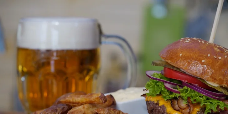 Vymazlené burgery s hovězím z českého chovu, hranolky a plzeň nebo kofola pro 1 i 2 hladovce