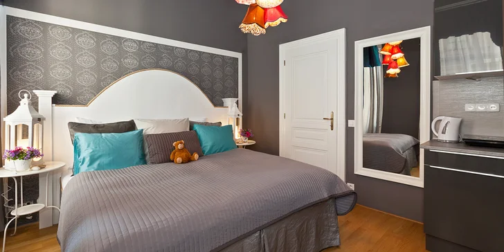 Letní či podzimní pobyt pod Petřínem: moderní apartmán s kuchyňkou a lahví prosecca