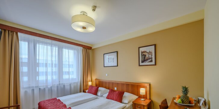 Pobyt v hotelu s největším wellness v Praze: snídaně či polopenze, bazény a sauny i fitness