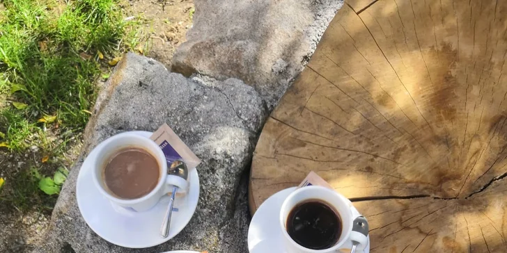 Brunch s kávou pro dva: vejce, lívanečky s tvarohem i jogurt s ovocem