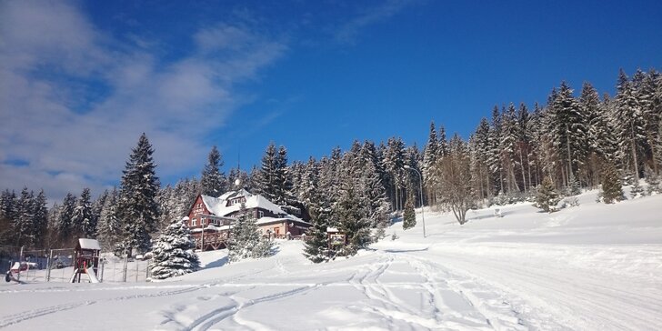 Pobyt v penzionu v Peci pod Sněžkou pro pár i rodinu: polopenze, zimní sporty i výlety