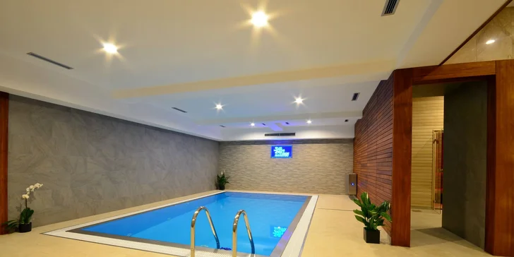 Romantika v privátním wellness: 90 minut v sauně, vířivce a bazénu, případně i sekt či masáž
