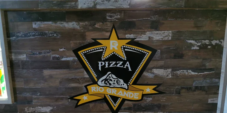 Křupavá dobrota: 1 + 1 americká pizza dle výběru z 5 druhů na odnos s sebou