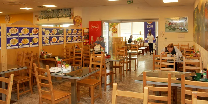 Vietnamské menu pro 1 nebo 2 osoby ve vietnamské tržnici na Olomoucké
