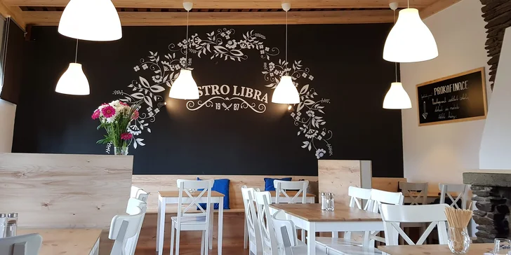 Burger s domácí bulkou a hovězím masem z farmy, hranolky a tatarka pro 1 nebo 2 osoby