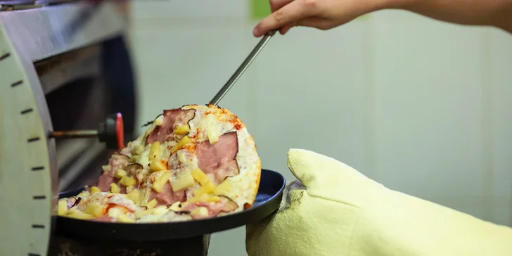 2 poctivé Kašpárkovy pizzy podle výběru: s rozvozem, na výběr 16 druhů