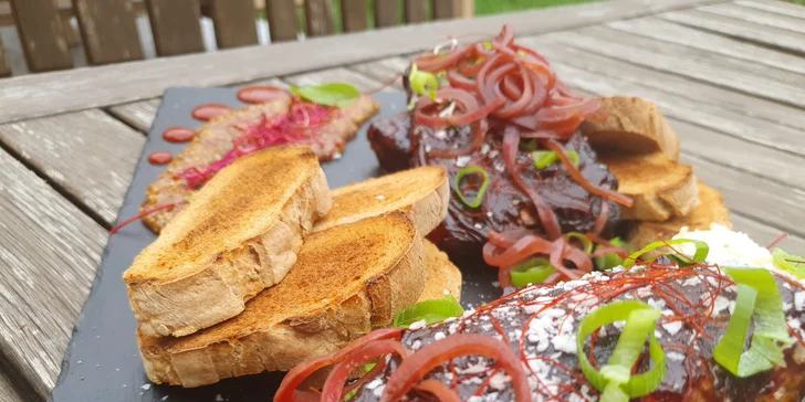 Vepřová žebírka v kouřové BBQ marinádě a s domácím chlebem: 500 nebo 1000 g
