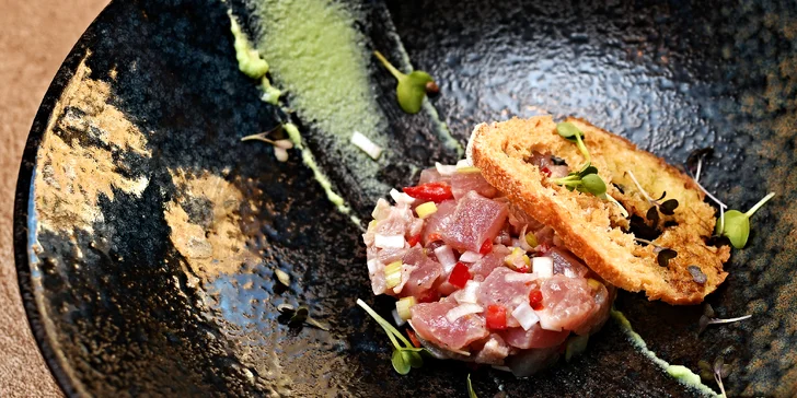 5chodové menu i s vinným párováním v kosmopolitní restauraci Siddharta Café pro 2 osoby